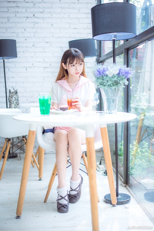 与此同时，已经回到荥阳的曹操，收到了刘备传来的消息，刘备要退兵了。